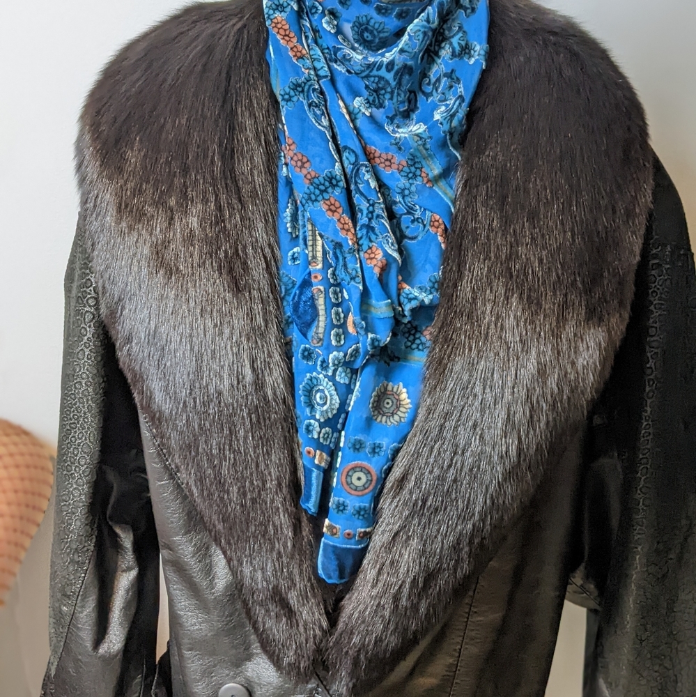 Vintage leather jacket with fur collar - Picture 4 of 16